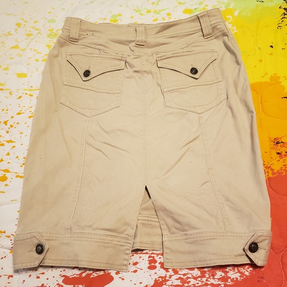 Fashion Bug Skirt with zippers and pockets. Belt included. Size 6. An essential. - Picture 2 of 3